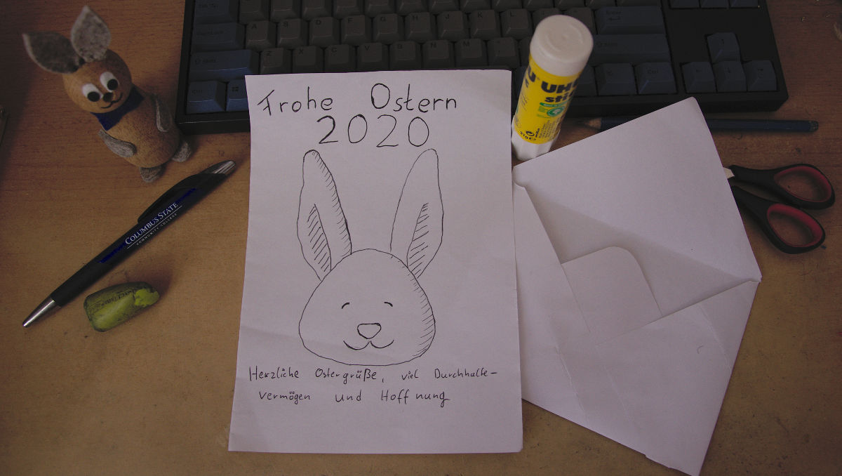 Ein Brief mit einem gezeichneten Osterhasen